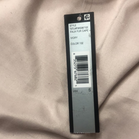 Faux fur cape - Picture 4 of 8